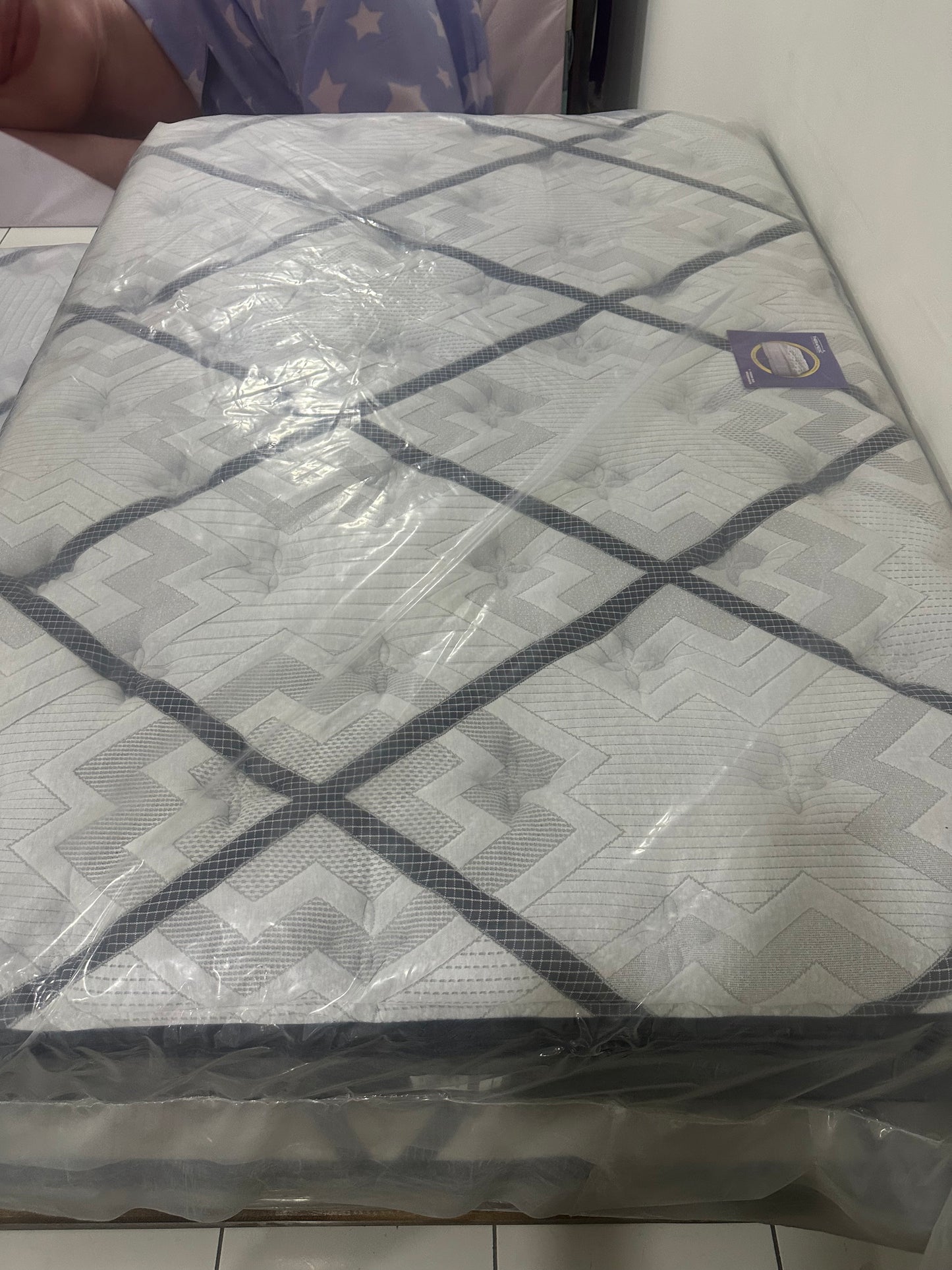 Colchón Therapedic Grey Plus Queen