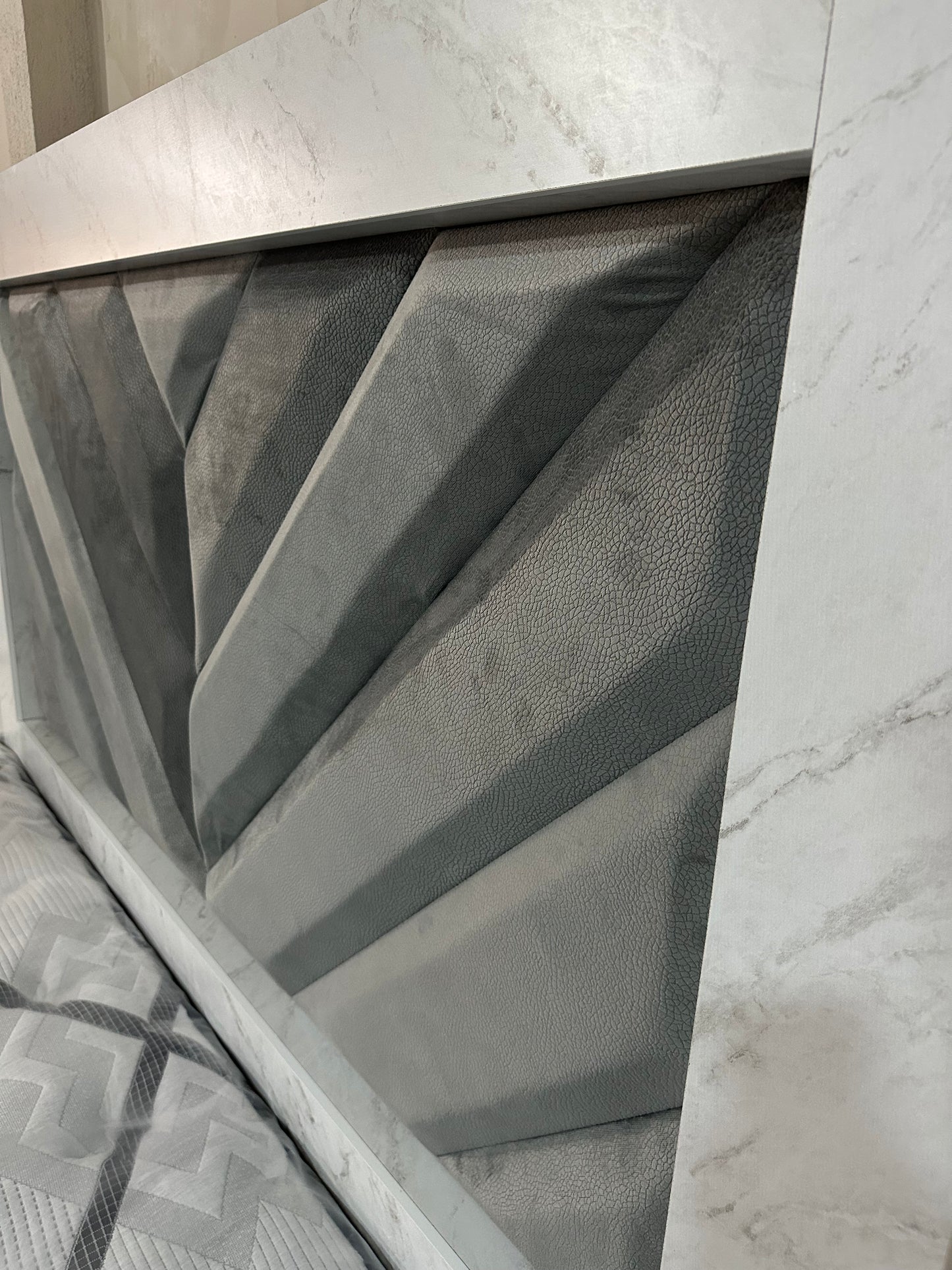 Recámara Gissel Mármol Blanco King Size