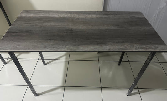 Mesa de trabajo gris