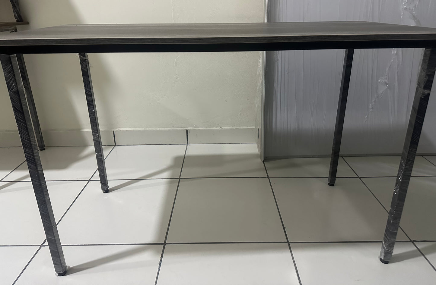 Mesa de trabajo gris