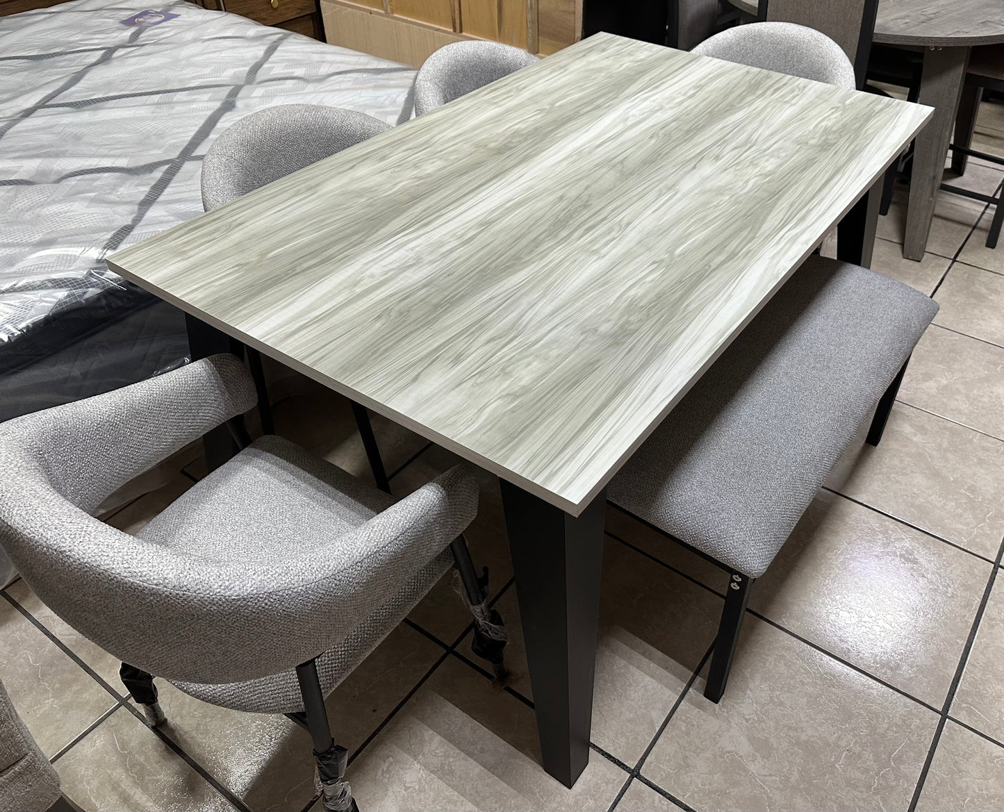 Antecomedor 4sillas/1banca