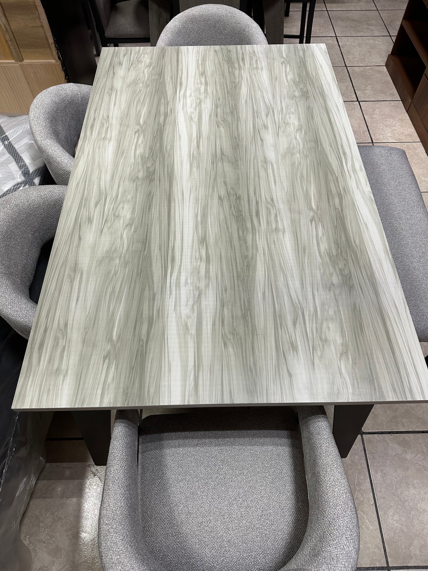 Antecomedor 4sillas/1banca